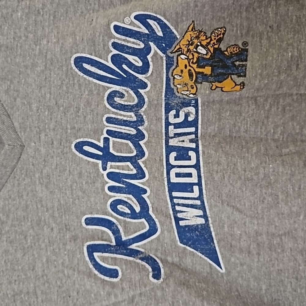 Small‎ Kentucky Wildcats TSHIRT - Picture 2 of 3